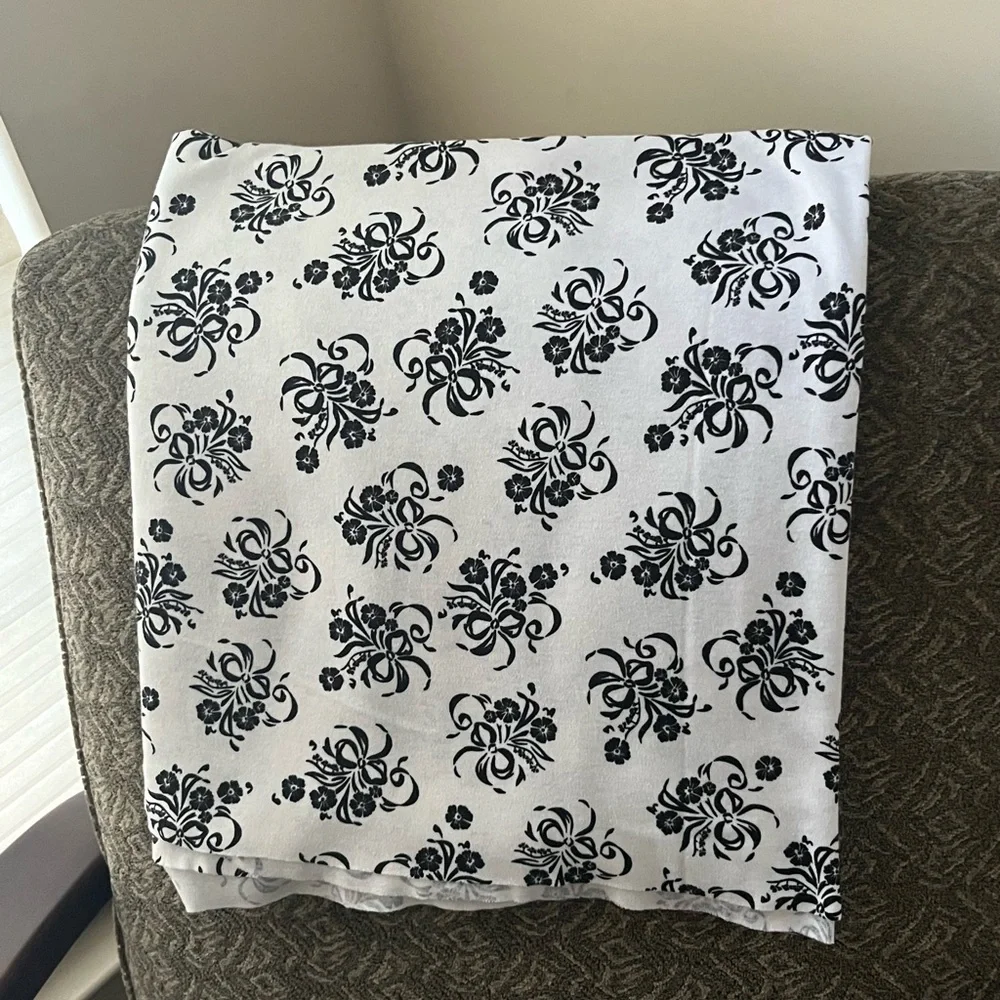 Black & White Remnant Fabric/Firm Price